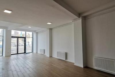 Spațiu comercial, de 360 mp, în P-ța Victoriei - 10