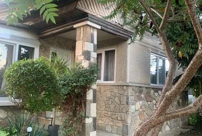 Casă cu 4 camere cu Teren 1646 Mp în Brebu