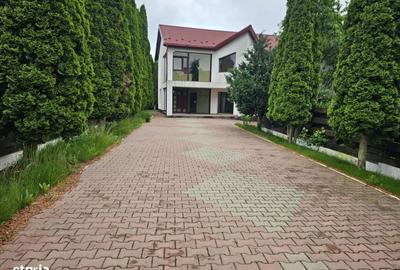 Casă cu 4 camere în Valea Lupului