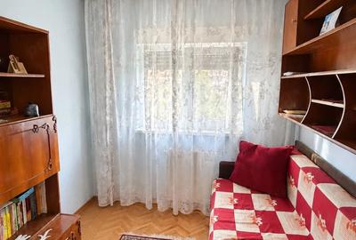 Apartament cu 3 camere decomandat în Lipovei
