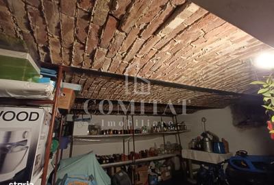 Casă cu 3 camere semidecomandat în Central
