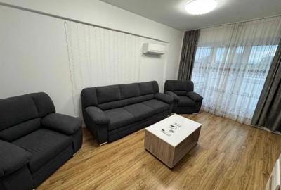 Apartament cu 2 camere decomandat în Tractorul