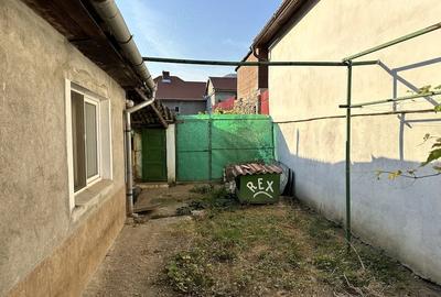 Casă cu 2 camere cu Teren 331 Mp în Central