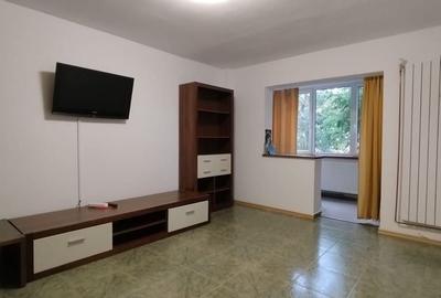 Apartament cu 3 camere decomandat în Răcădău