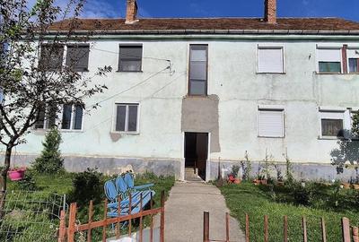 Apartament cu 3 camere semidecomandat în Central - 1