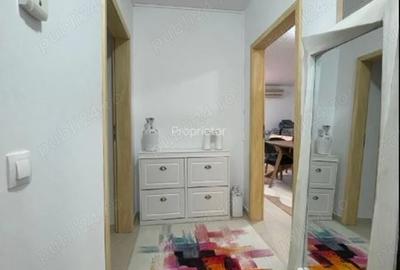 Apartament cu 3 camere decomandat în Neptun