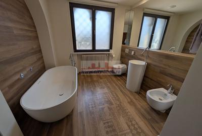 Casă individuală cu 9 camere cu Canalizare în Dacia - 56