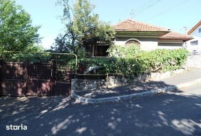 Casă cu 5 camere cu Teren 538 Mp în Central
