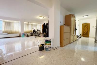 Apartament cu 3 camere decomandat, mobilat în Soarelui