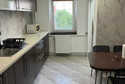 Apartament cu 3 camere decomandat în Astra