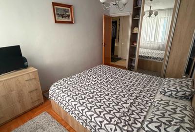 Apartament cu 2 camere decomandat în Pajura