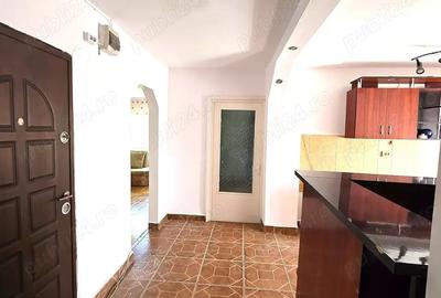 Apartament cu 3 camere decomandat în Micro 17