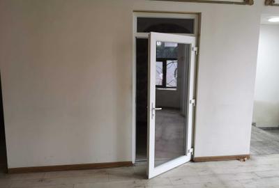 Spațiu comercial, de 300 mp, în Ultracentral - 8