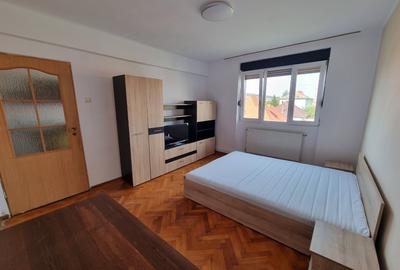 Apartament cu 2 camere decomandat, mobilat în Complex Studențesc