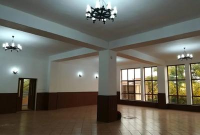 Casă cu 8 camere cu Teren 500 Mp în Timpuri Noi