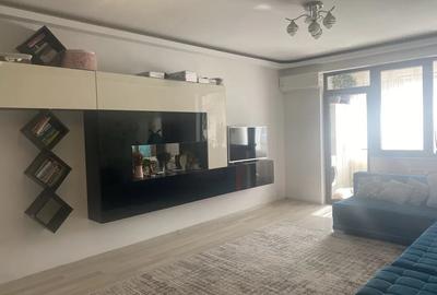 Apartament cu 2 camere decomandat, mobilat în Tractorul