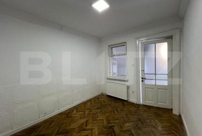 Spațiu comercial, de 130 mp, în Central - 4
