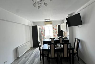 Apartament cu 3 camere semidecomandat în Micro 3