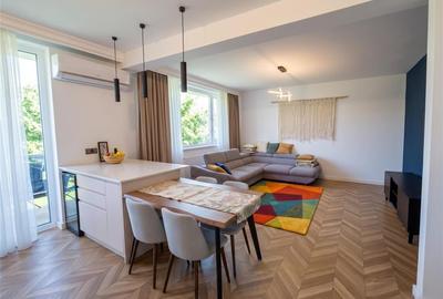 Apartament cu 3 camere semidecomandat în Obcini