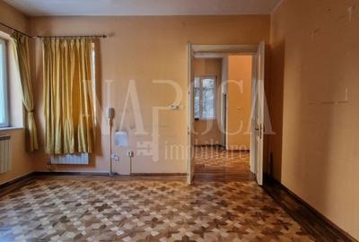 Casă individuală cu 7 camere cu Canalizare în Central - 7
