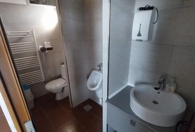 Spațiu comercial, de 80 mp, în Central - 4