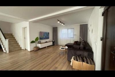 Casă cu 4 camere cu Teren 400 Mp în Central - 2