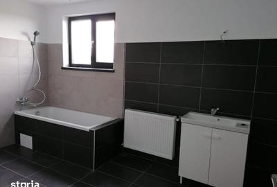 Casă cu 10 camere cu Teren 400 Mp în Central