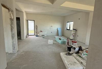 Casă cu 4 camere decomandat în Agigea