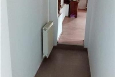 Casă individuală cu 6 camere cu Canalizare în Titulescu - 7