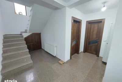 Casă cu 4 camere decomandat cu Teren 710 Mp în Poplaca