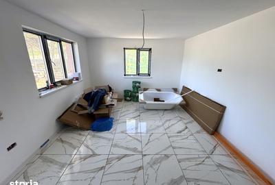 Casă cu 4 camere cu Teren 475 Mp în Tomești