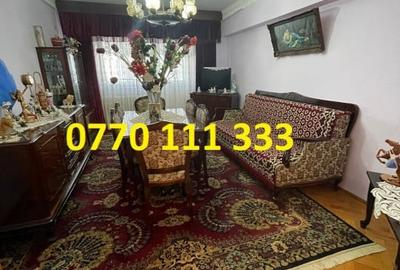Apartament cu 3 camere decomandat în Călărași
