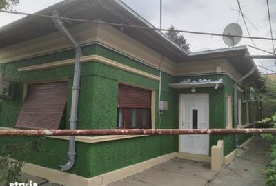 Casă cu 4 camere cu Teren 300 Mp în Central