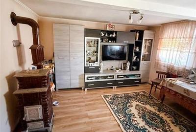 Casă cu 3 camere cu Teren 1439 Mp în Gepiu