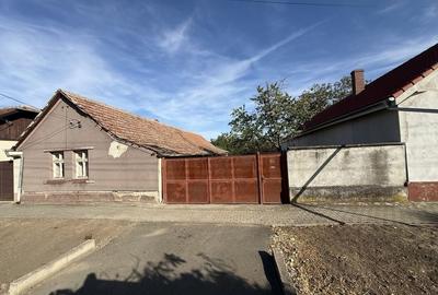 Casă cu 4 camere în Sânpaul