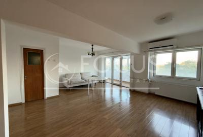 Apartament cu 3 camere semidecomandat, mobilat în Tei