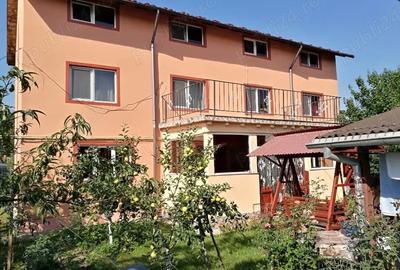 Casă cu Teren 700 Mp în Central - 2