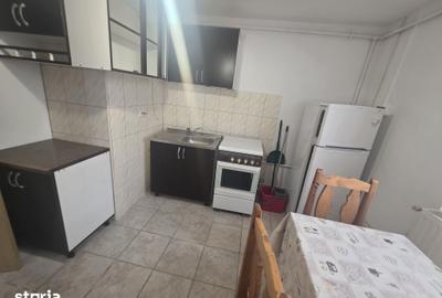 Apartament cu 2 camere decomandat în Tractorul