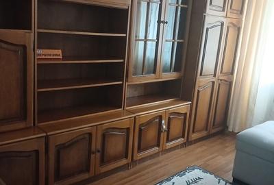 Apartament cu 2 camere decomandat în Industrială