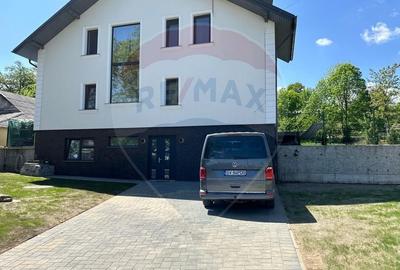 Casă individuală cu 11 camere cu Canalizare în Ipotești - 35