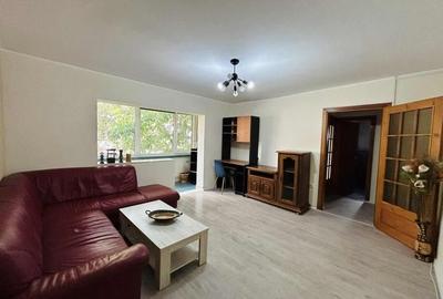 Apartament cu 3 camere semidecomandat, mobilat în Complex Studențesc