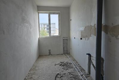 Apartament cu 3 camere decomandat în Km 5 - 17