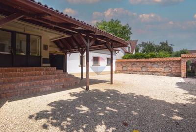 Casă individuală cu 9 camere cu Teren 450 Mp în Cristian