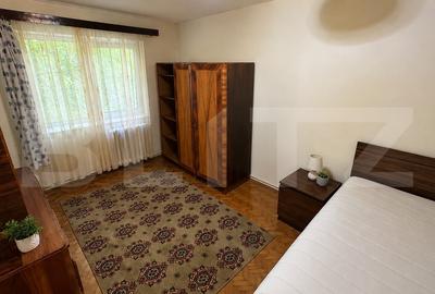 Apartament cu 3 camere decomandat, mobilat în Progresul