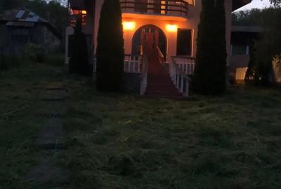 Casă cu 3 camere cu Teren 900 Mp în Teișani - 1