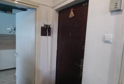 Apartament cu 3 camere semidecomandat în Tomis I - 19