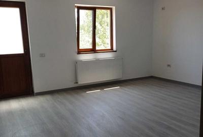 Casă cu 4 camere cu Teren 180 Mp în Central - 3