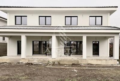 Duplex cu 5 camere cu Canalizare în Dumbrăvița - 1
