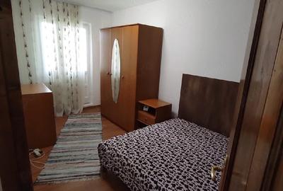 Apartament cu 3 camere semidecomandat în Circumvalațiunii