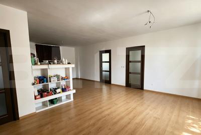 Apartament cu 3 camere decomandat, mobilat în Reghin